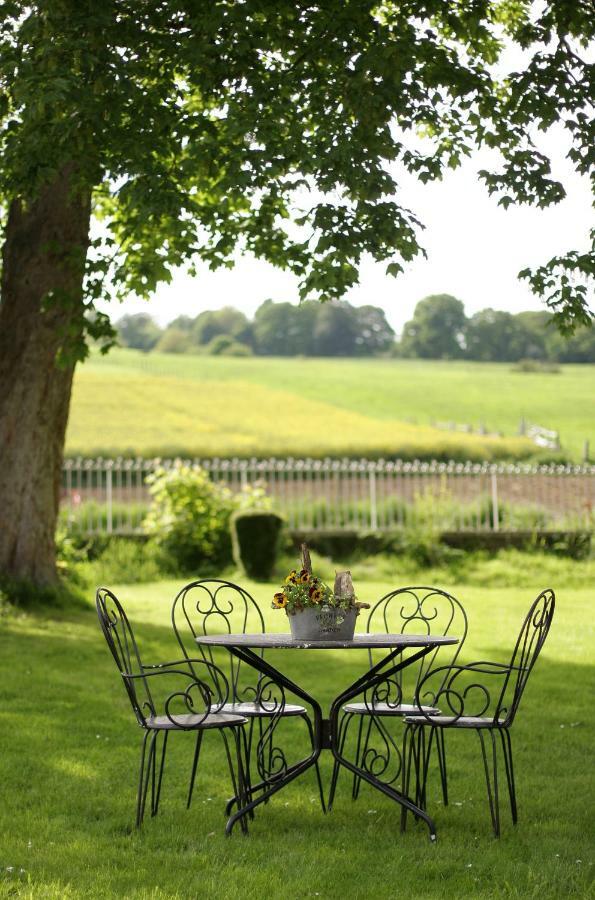 La Tourelle Bed & Breakfast Vascoeuil Eksteriør bilde